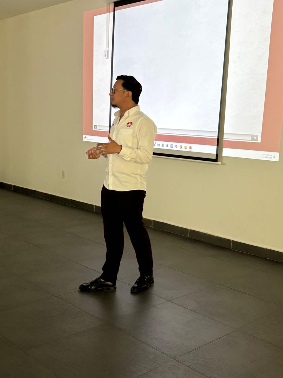 En el campus Cancún el Cuarto Seminario del Cuerpo Académico Sistemas y Redes - galería 2