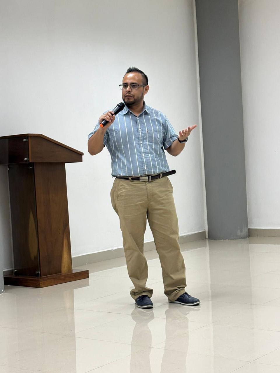 En el campus Cancún el Cuarto Seminario del Cuerpo Académico Sistemas y Redes - galería 3