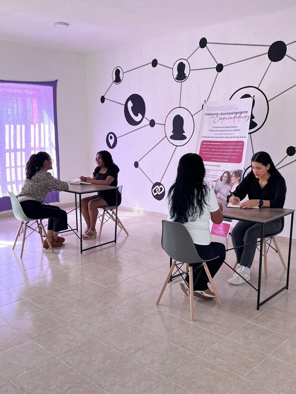 Alumnos del campus Cancún asesoran negocios auspiciados por la Casa de la Mujer Emprendedora - galería 1