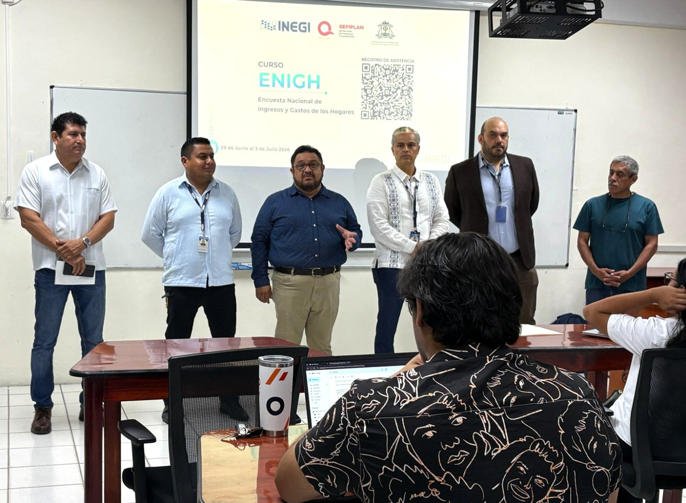 Imparten taller sobre explotación de microdatos de la Encuesta Nacional de Ingresos y Gastos de los Hogares - A estudiantes de posgrado de UQRoo y funcionarios estatales