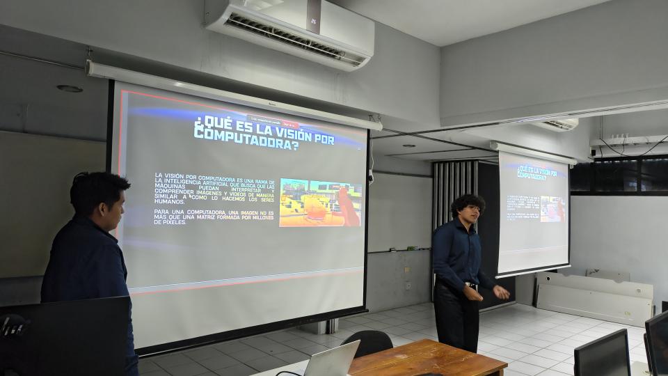 Estudiantes desarrollan soluciones de inteligencia artificial para analizar partidos de fútbol robótico - galería 4