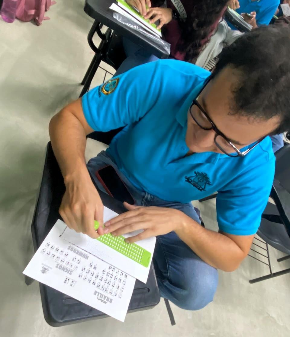 Estudiantado de Medicina fortalecen competencias de comunicación inclusiva - galería 6