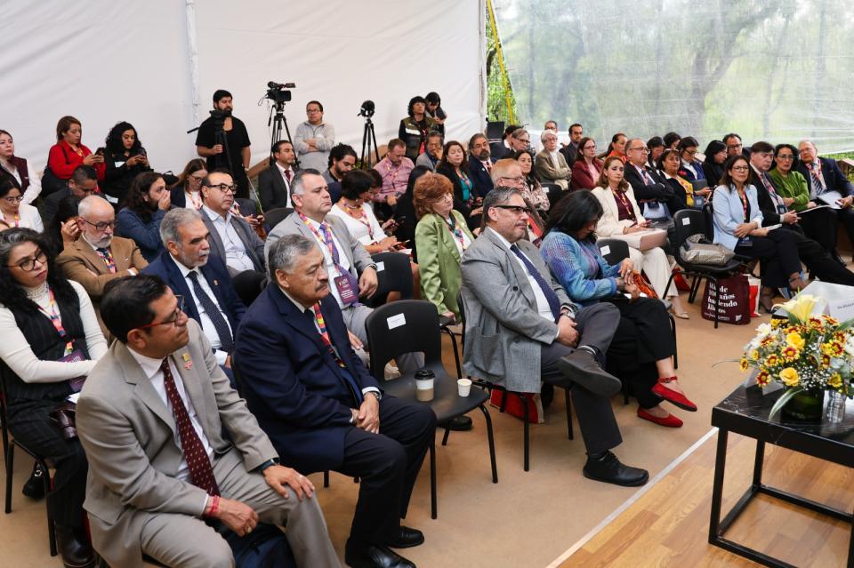 Propone construir nuevos indicadores para fortalecer las editoriales universitarias - galería 1