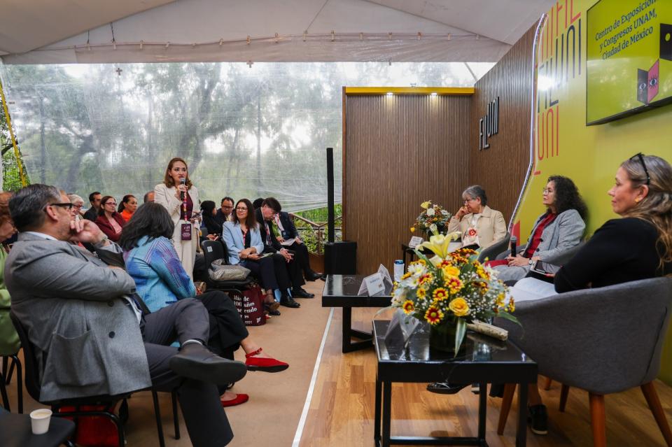 Propone construir nuevos indicadores para fortalecer las editoriales universitarias - galería 3