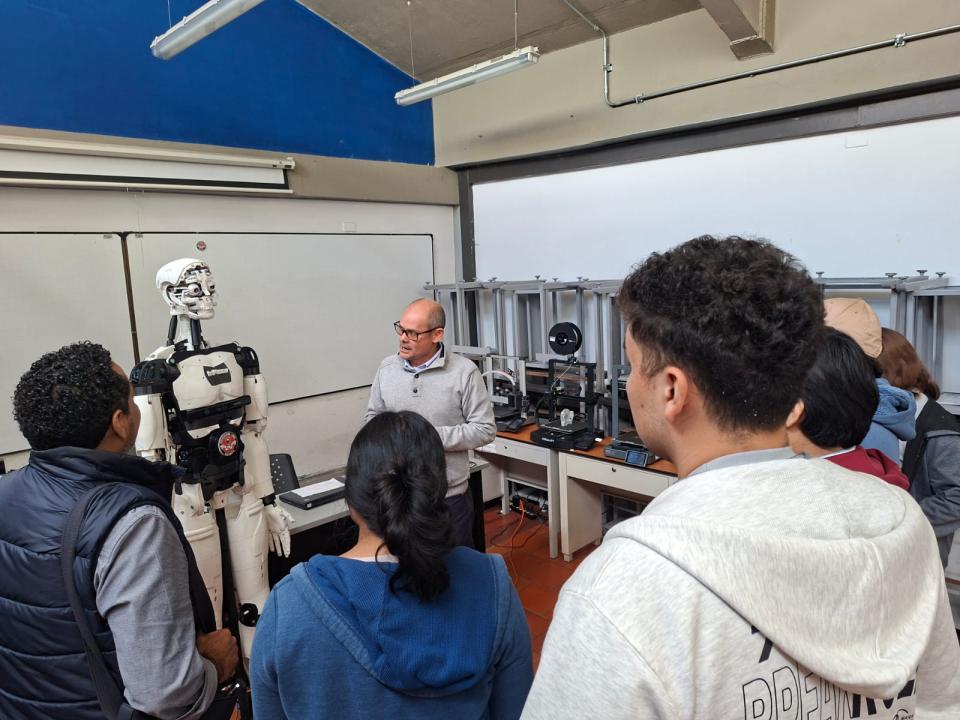 Visita académica en Colombia de estudiantes de Ingeniería en Redes y Ciberseguridad - galería 1