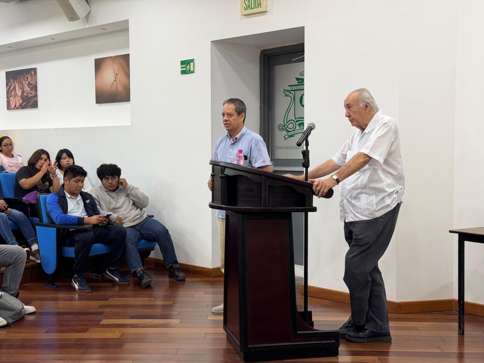 Dr. Miguel Borge Martín dialoga sobre turismo e ingeniería con estudiantado de UQRoo - galería 7