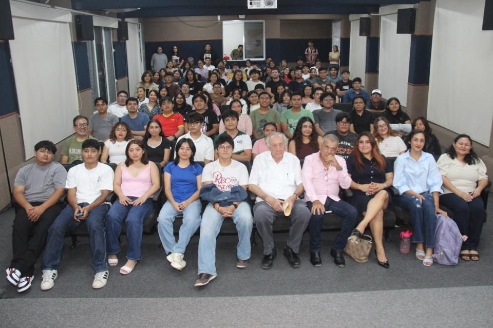 Dr. Miguel Borge Martín dialoga sobre turismo e ingeniería con estudiantado de UQRoo - galería 10
