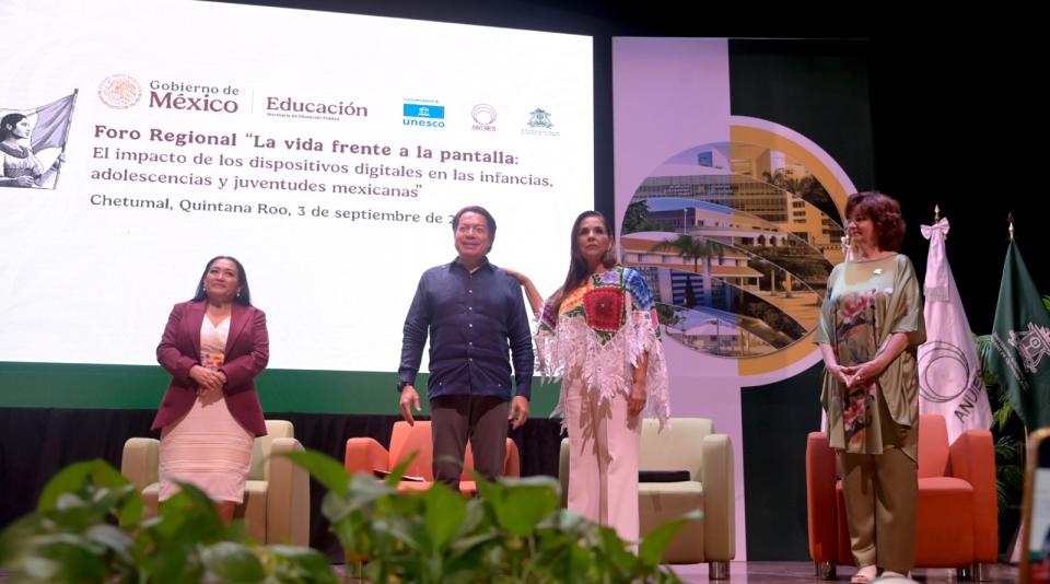 UQRoo albergó foro regional sobre el impacto de los dispositivos digitales en las juventudes - galería 10