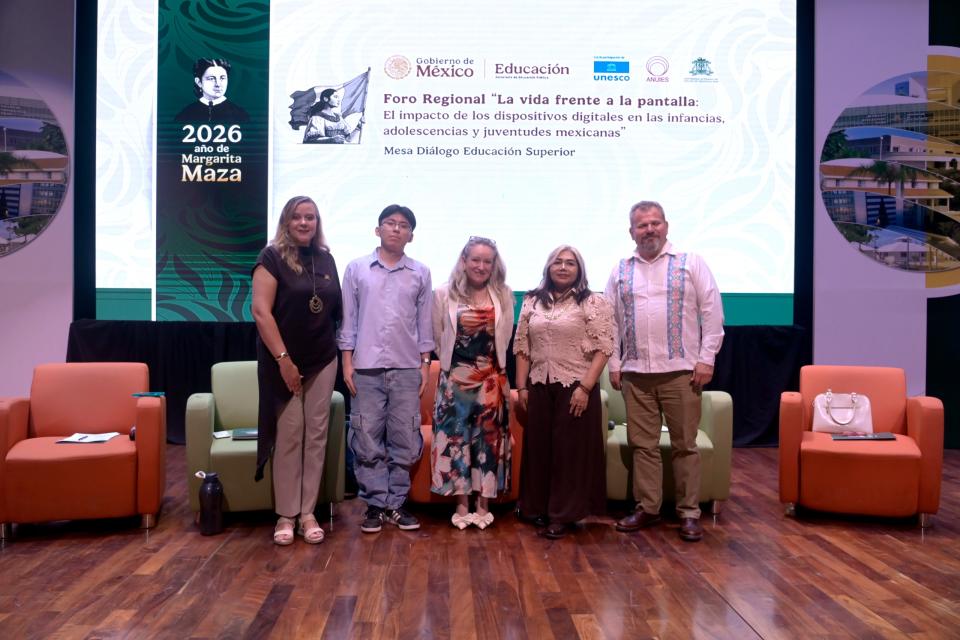 UQRoo albergó foro regional sobre el impacto de los dispositivos digitales en las juventudes - galería 13