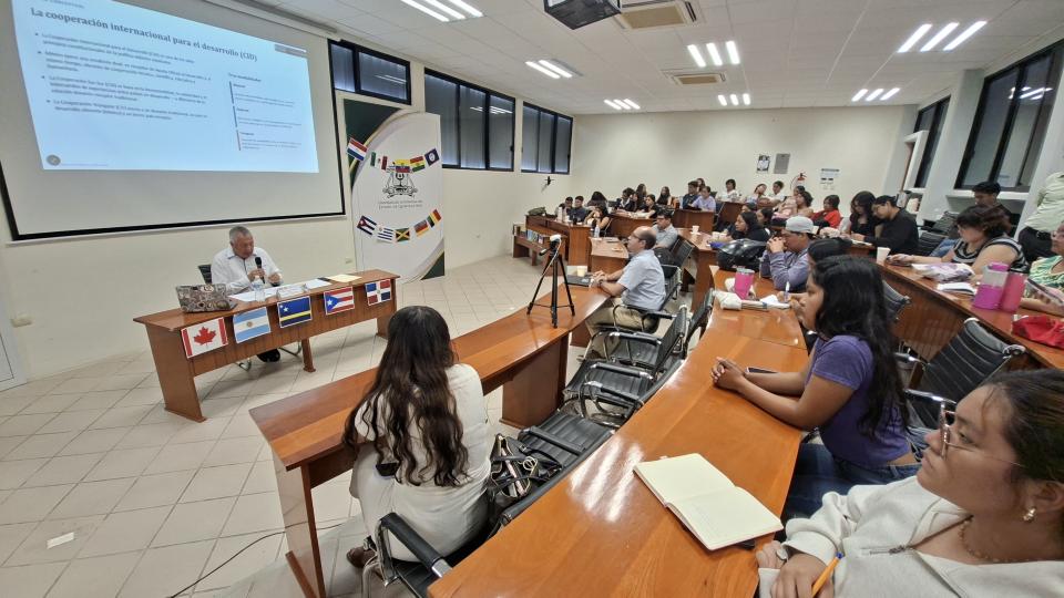 UQRoo fortalece la formación internacionalista con debates y conferencias sobre el orden global contemporáneo - galería 3
