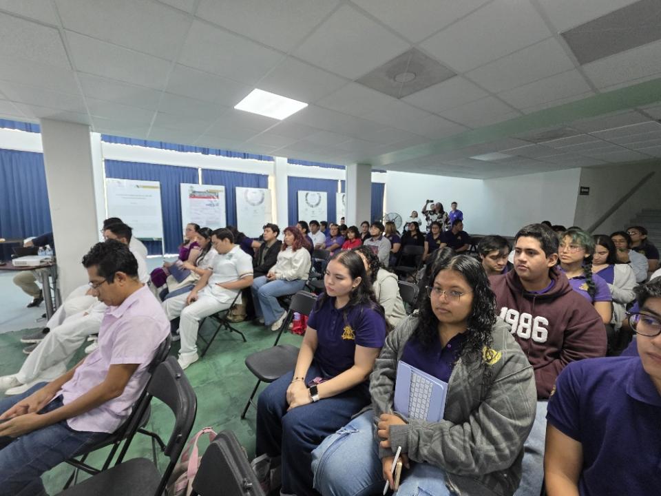 Fortalecen vínculos con profesionales y académicos en el XIV Coloquio de Ciencias Farmacéuticas - galería 1