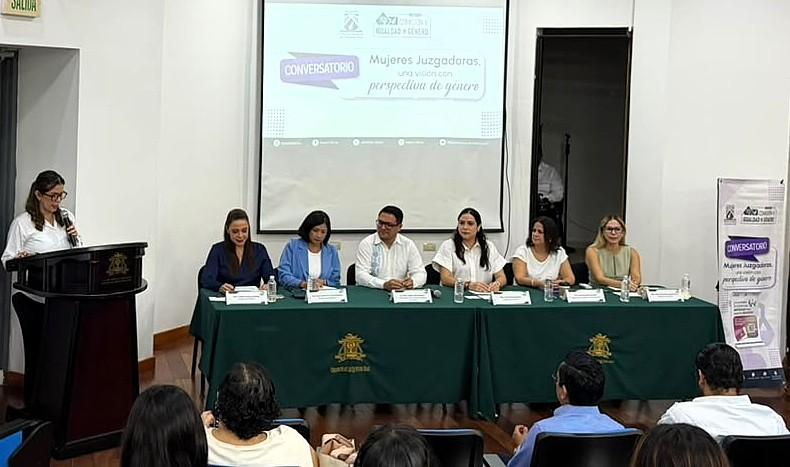 Mujeres juzgadoras conversan con universitarios en Playa del Carmen - galería 2
