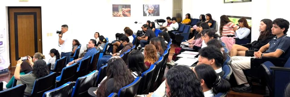 Mujeres juzgadoras conversan con universitarios en Playa del Carmen - galería 3