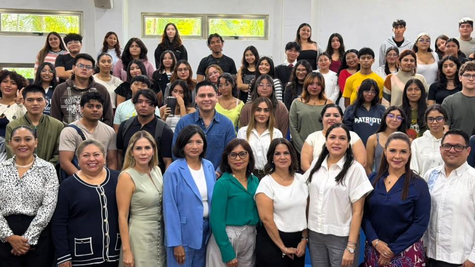 Mujeres juzgadoras conversan con universitarios en Playa del Carmen - galería 4