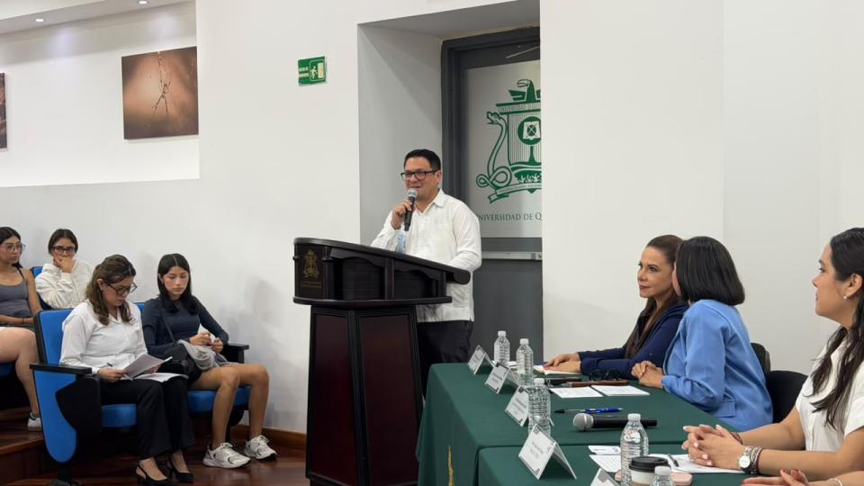 Mujeres juzgadoras conversan con universitarios en Playa del Carmen - galería 5