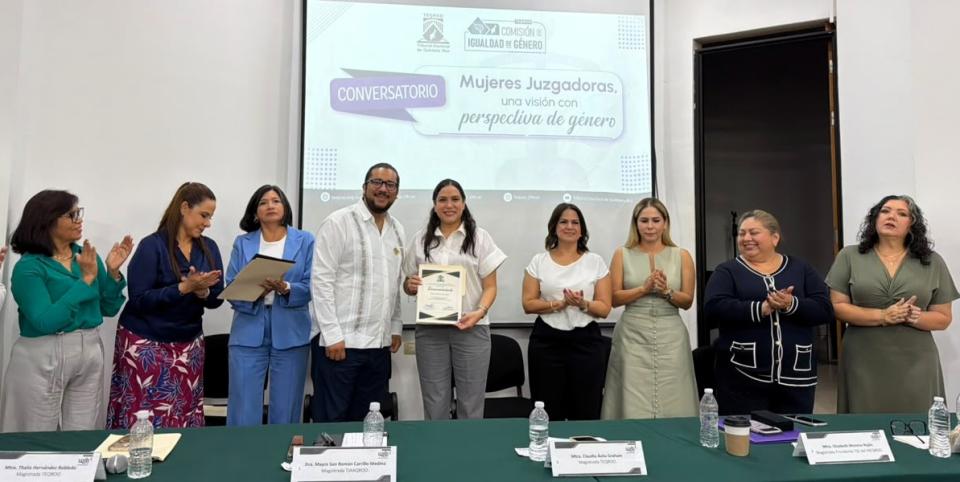 Mujeres juzgadoras conversan con universitarios en Playa del Carmen - galería 6