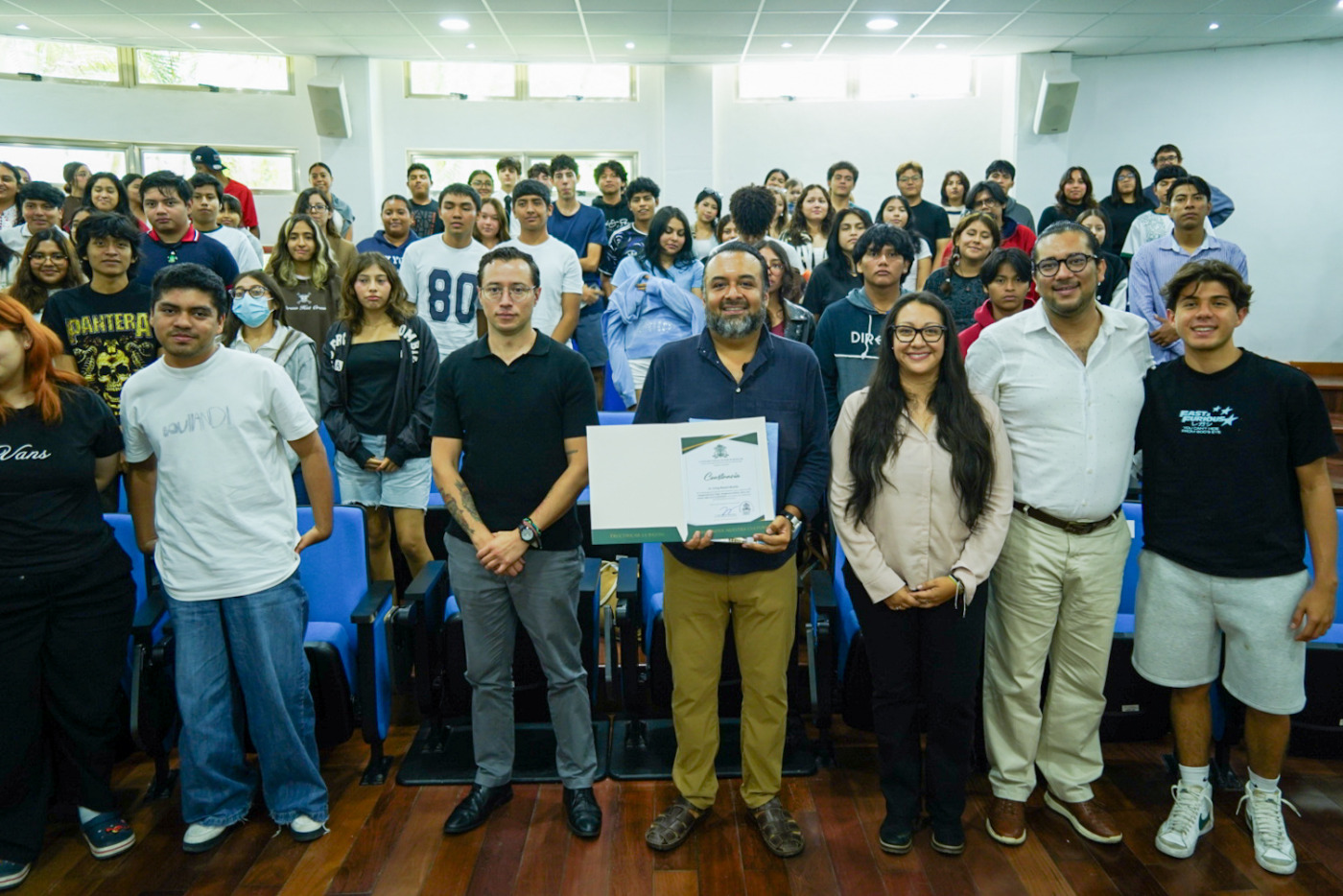 UQRoo Playa del Carmen conmemora Día Mundial del Turismo con conferencia y exposición fotográfica - Se presenta la conferencia magistral “El huésped del futuro llegó: inteligencia artificial, datos y las nuevas reglas de la hospitalidad”