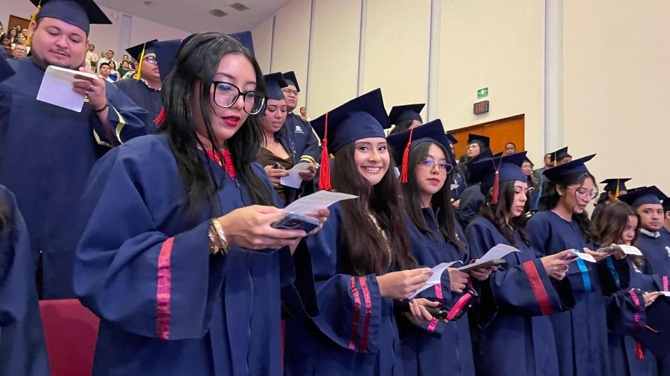 UQRoo celebró la graduación de 489 egresadas y egresados de sus campus en Chetumal - galería 17