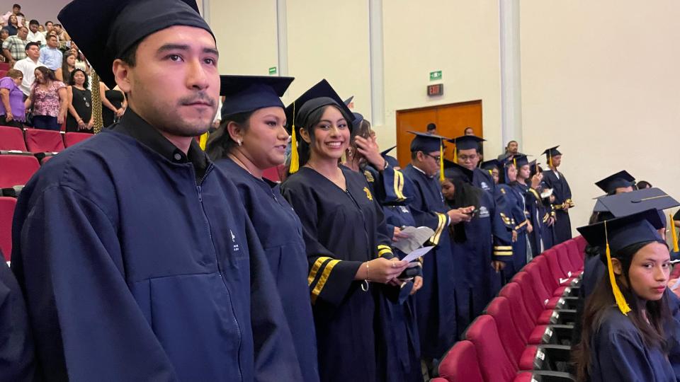 UQRoo celebró la graduación de 489 egresadas y egresados de sus campus en Chetumal - galería 20