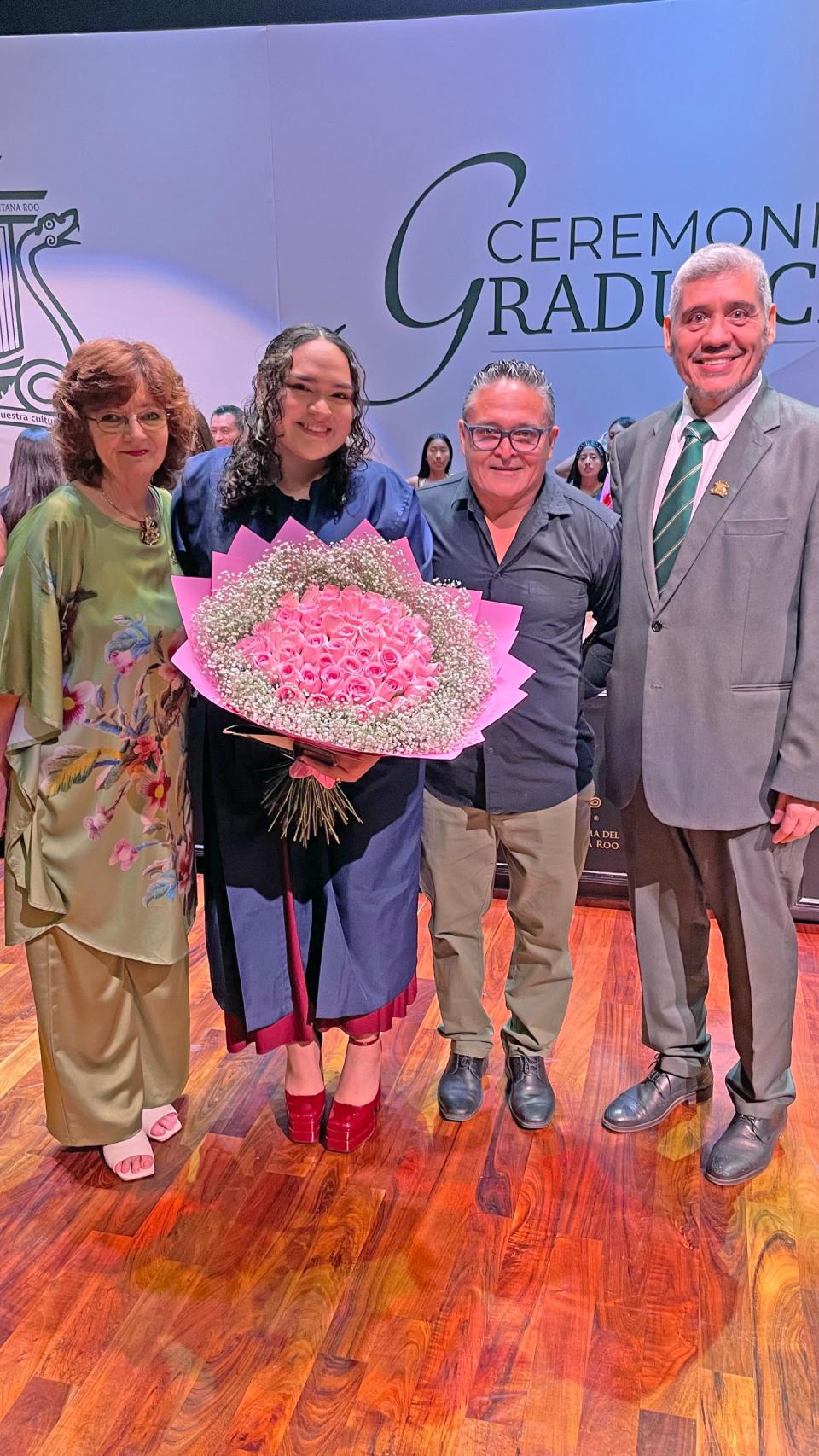 UQRoo celebró la graduación de 489 egresadas y egresados de sus campus en Chetumal - galería 24