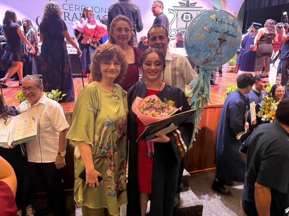 UQRoo celebró la graduación de 489 egresadas y egresados de sus campus en Chetumal - galería 26