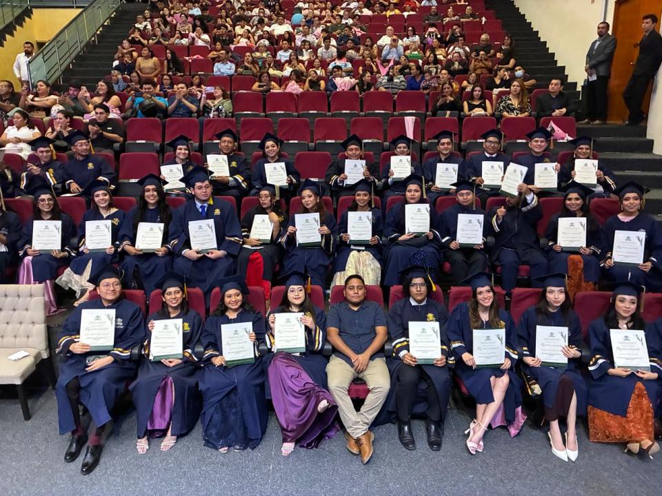 UQRoo celebró la graduación de 489 egresadas y egresados de sus campus en Chetumal - galería 28