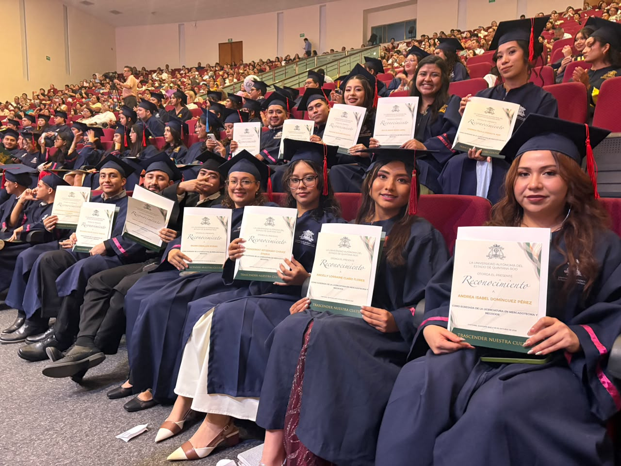UQRoo celebró la graduación de 489 egresadas y egresados de sus campus en Chetumal - De programas en modalidad virtual y presencial
