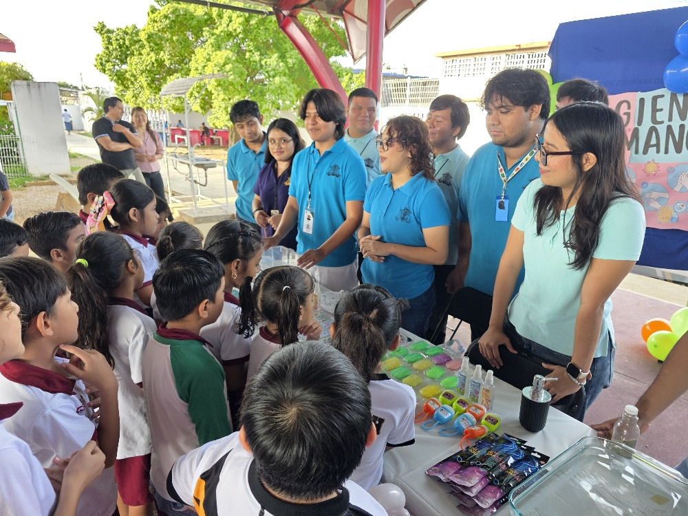 VII Feria de la Salud de la DCS-UQRoo en la Escuela Primaria Kohunlich - En la colonia Solidaridad de Chetumal