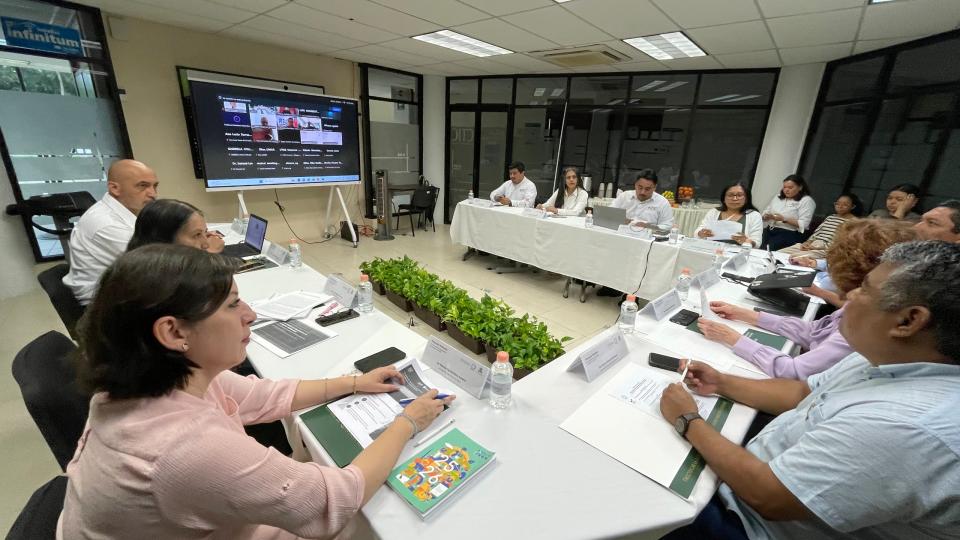 Fortalecer seguimiento de egresados mediante indicadores comunes e inteligencia institucional - galería 1