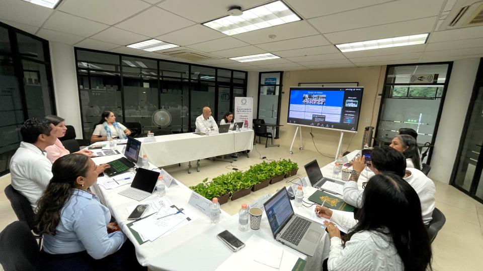 Fortalecer seguimiento de egresados mediante indicadores comunes e inteligencia institucional - galería 2