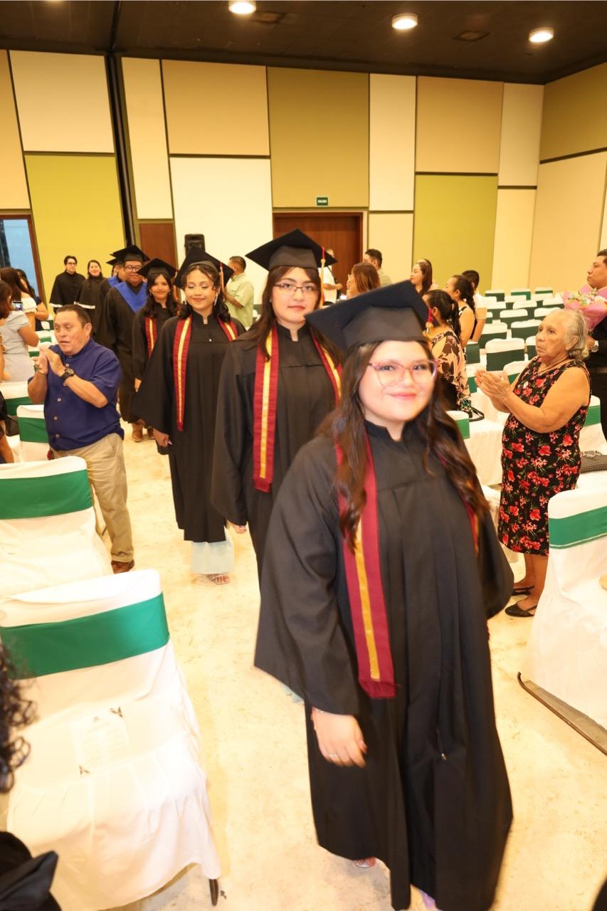 Realizan 24ª Ceremonia de Graduación del Campus Cozumel - galería 3