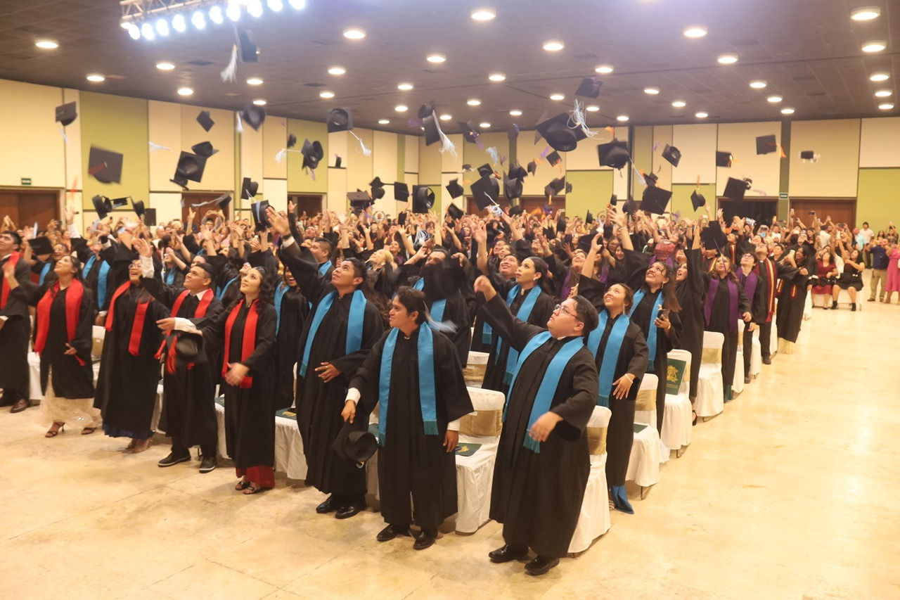 Realizan 24ª Ceremonia de Graduación del Campus Cozumel - El Centro de Convenciones de Cozumel lleno con más de con más de 750 familiares, invitados especiales y público en general.