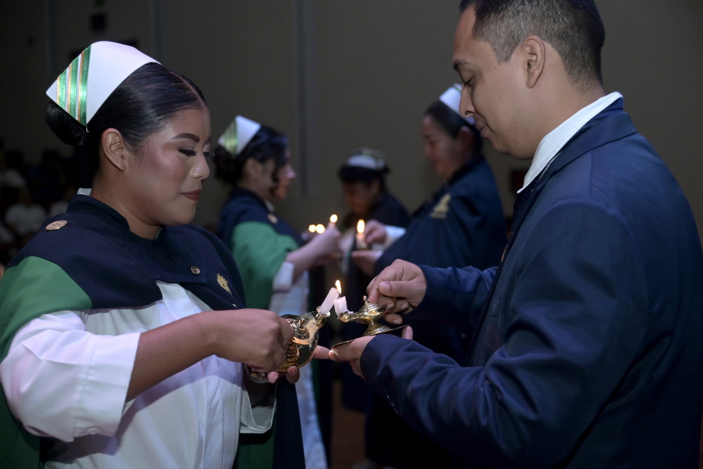 UQRoo reafirma compromiso con la formación humana de profesionales de enfermería - En Ceremonia del Paso de la Luz