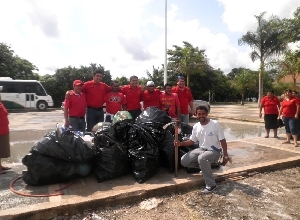 Realiza Comuna cozumeleña limpieza en UA Cozumel