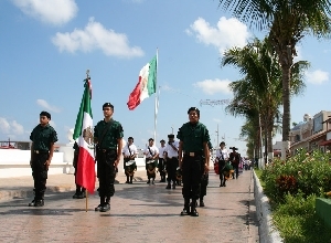 Participa UAC en parada cívico-militar