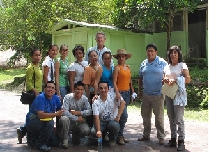 Recorrido de alumnos de la Maestría en Educación Ambiental para el Desarrollo Sustentable por la Reserva de la Biosfera de Calakmul 