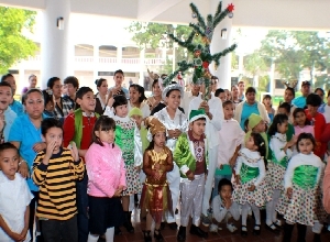 UQROO festeja a pequeños del Centro escolar “José de Jesús González Padilla”